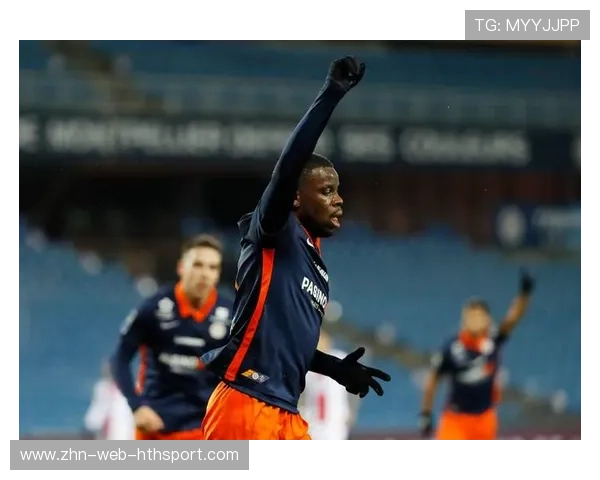 足球法甲挑射越门将精彩绝伦