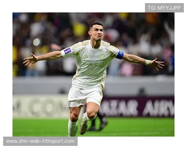 利雅得胜利边路传中到位，C罗高高跃起头球